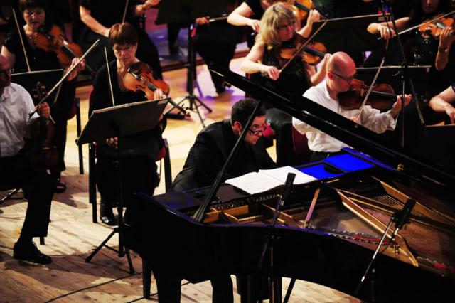 La MAV Symphony Orchestra di Budapest esegue "Sorgente" di Francesco Marino
