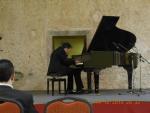 il pianista Davide Macaluso esegue "Specchio di sassi" di Francesco Marino