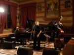 il Jazz Classic Tunes for Trio mentre esegue la prima assoluta nazionale di “Children’s smile” del compositore Francesco Marino